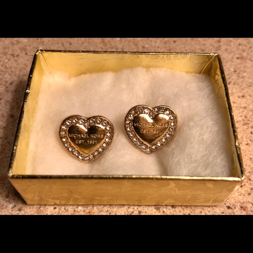 Michael Kors
Signature Gold Heart Stud Earrings